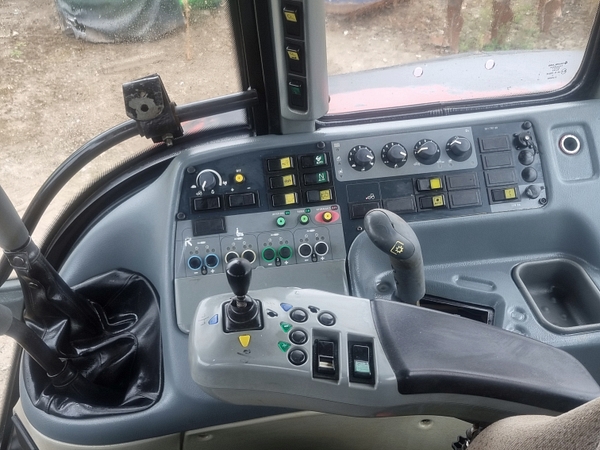 Chris Atkin & Son Ltd - Valtra T180